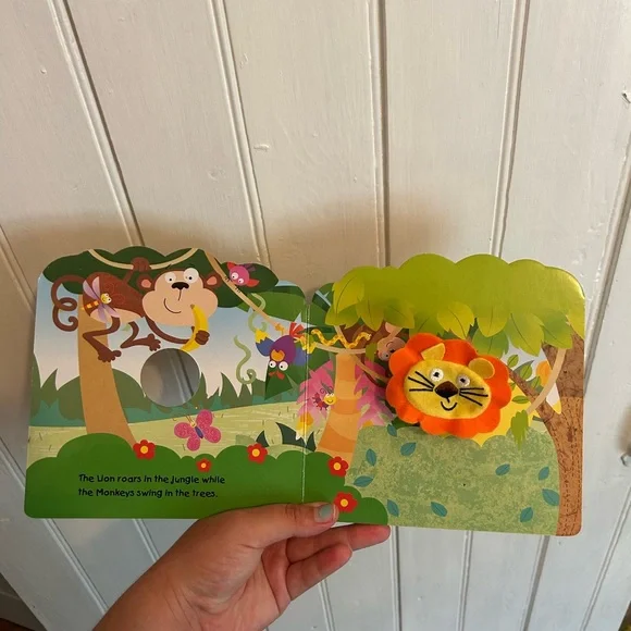 (3/$20) Hello Lion Puppet Book - Picture 2 of 3
